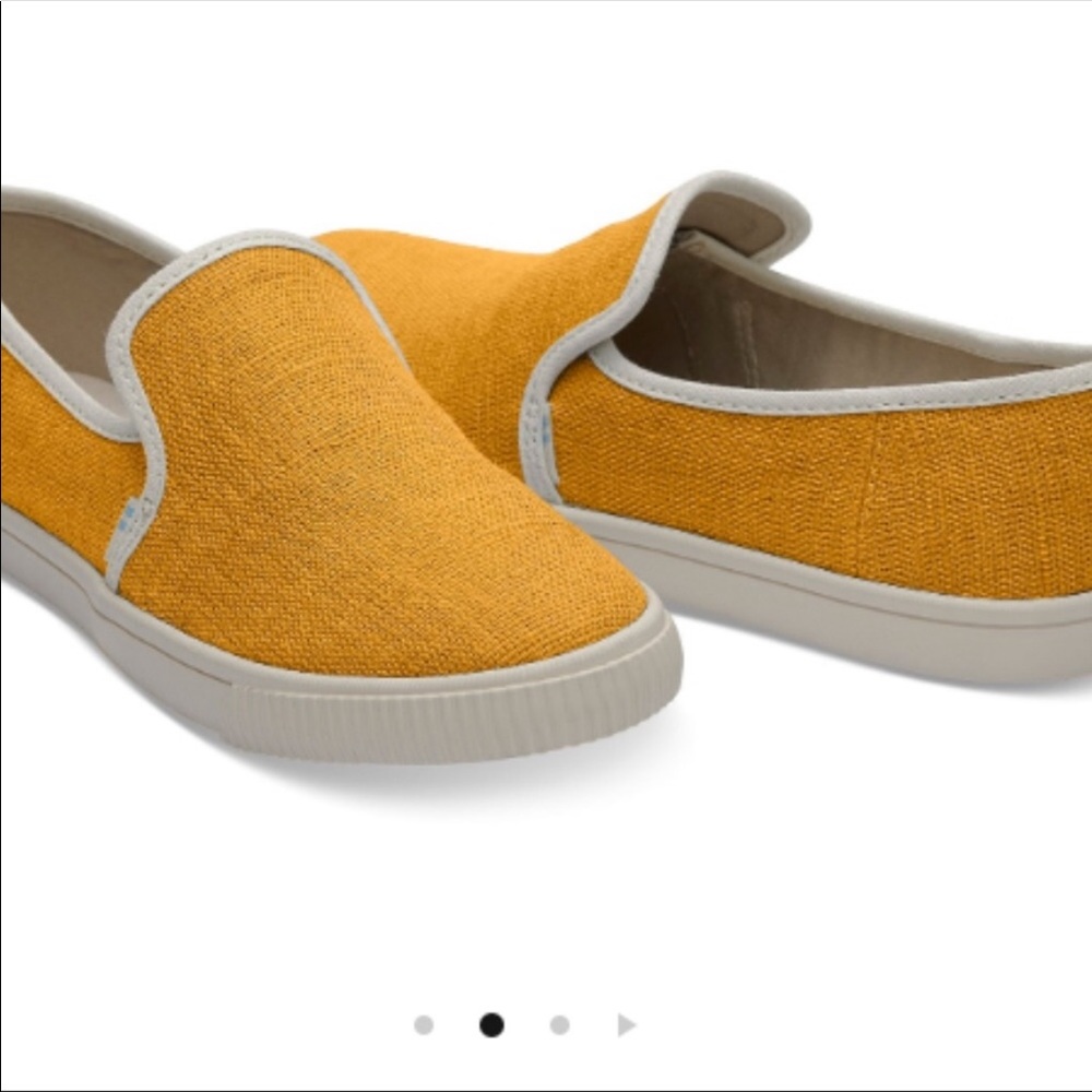 NWT Toms Sunflower Women’s Clemente slip-ons